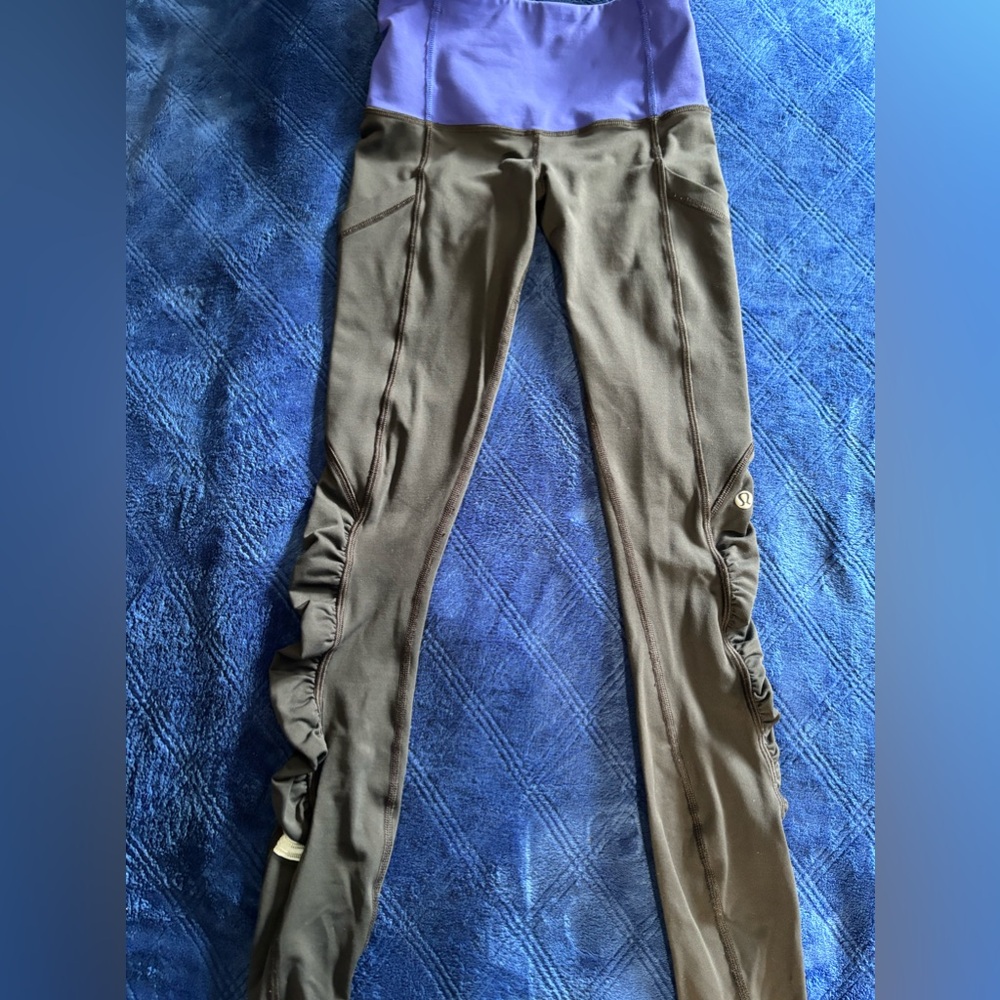 Juniors size XS-S Lululemon black and blue leggings